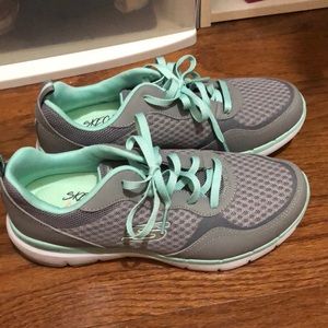 skechers air cooled memory foam tennis shoes